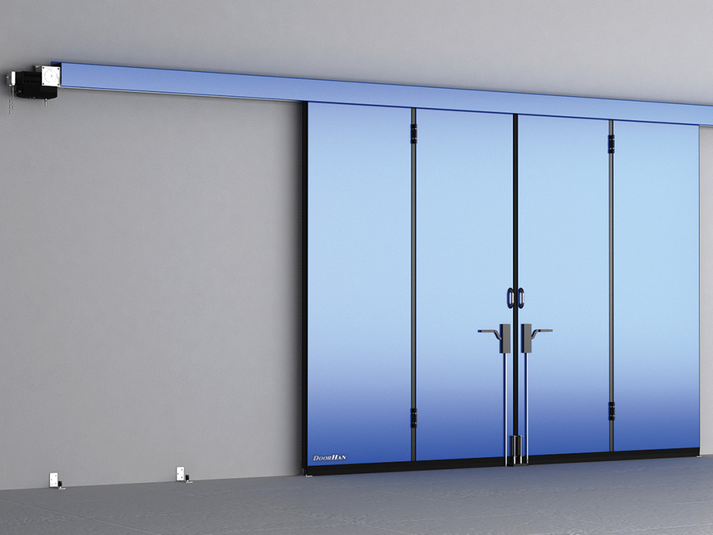 Монтаж на внутренней стороне стены рекомендуется в случаях, когда это позволяют характеристики проема. При этом механизм привода и направляющие полностью защищены и недоступны посторонним лицам.